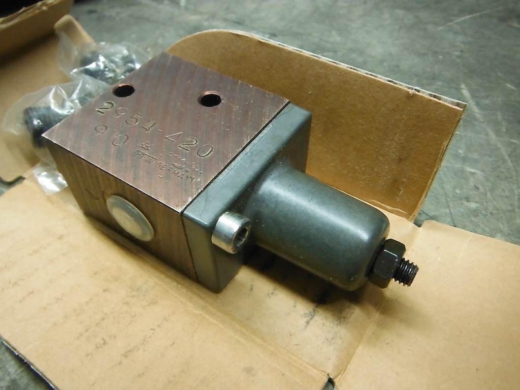 hydraulic valve